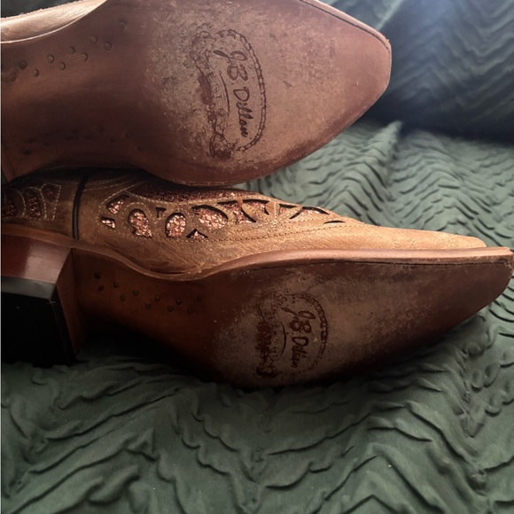 Chic Gold and Tan Cutout Western Boots - Picture 2 of 4